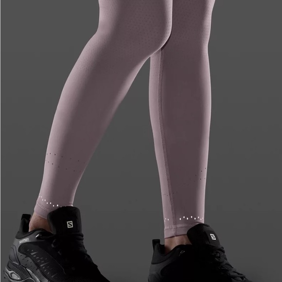 lululemon athletica Pants - Lululemon- Zoned in Tight - size 6 in Violet Verbena